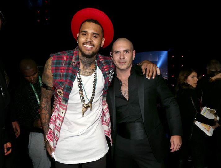 Chris Brown og Pitbull.