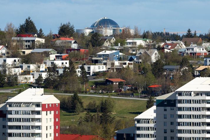 Síðastliðna 3 mánuði hækkaði vísitalan um 8,5 prósent og síðastliðna 6 mánuði hækkaði hún um 13,1 prósent. 