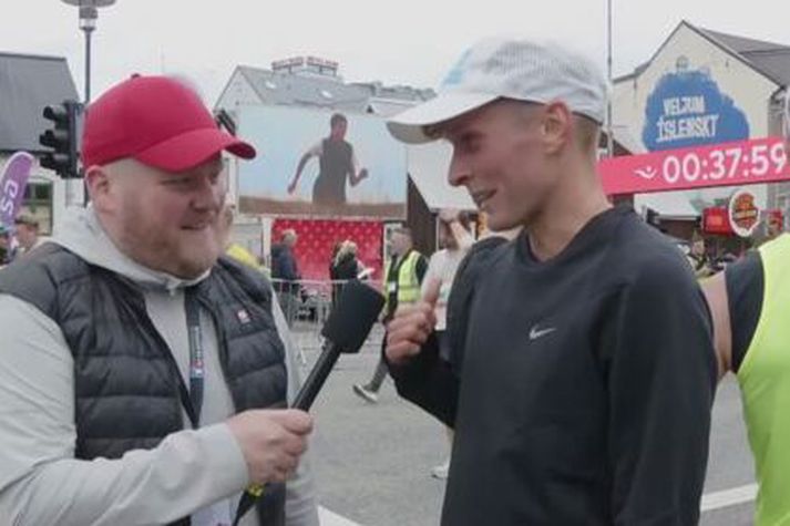 Baldvin Þór Magnússon setti brautarmet í 10 km hlaupi og mætti svo í viðtali í beinni útsendingu á Vísi.