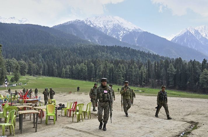 Indverskir hermenn nærri landamærum Pakistan, eftir hryðjuverkaárás í síðasta mánuði.