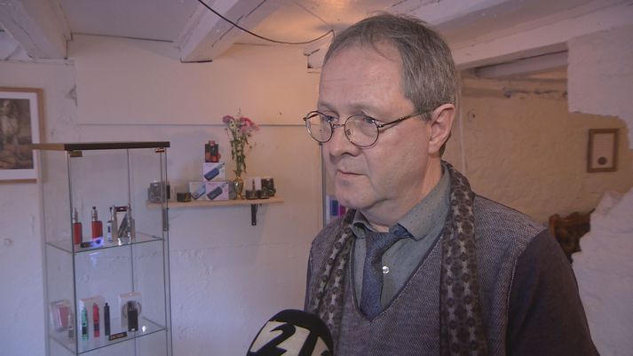 Guðmundur Karl Snæbjörnsson læknir telur rafrettur byltingarkennt tækifæri til að útrýma tóbaksreykingum og bjarga þannig mannslífum.