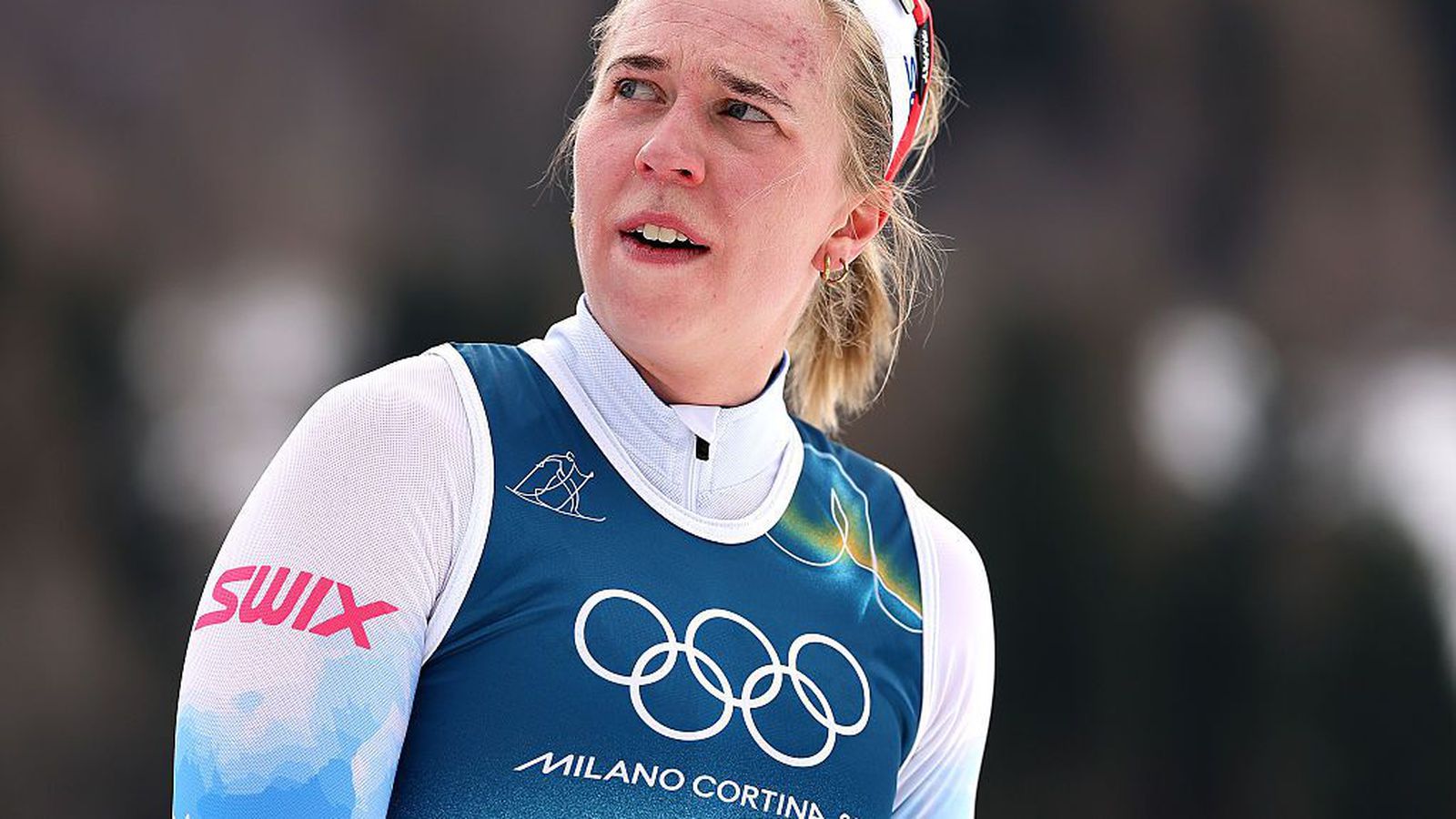 Skíðin komin í skúrinn