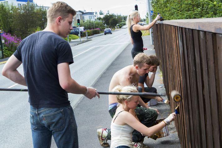 Flutningsmenn tillögunnar vilja að atvinnuleitendum verði boðin upp á að stíga inn í ýmis opinber störf í þágu samfélagsins.