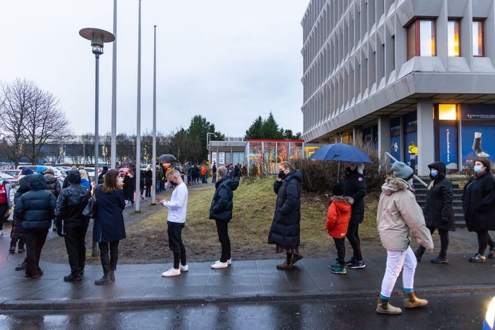 Frá sýnatökustað Heilsugæslu höfuðborgarsvæðisins á Suðurlandsbraut.