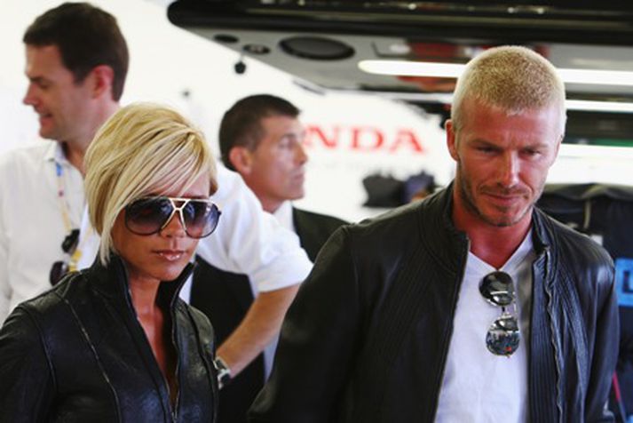Beckhamhjónin voru fljót að koma sér á spítalann til Beckhams eldri þegar þau heyrðu fréttirnar. David flaug rakleiðis frá Los Angeles og Victoria frá Japan þar sem hún var við störf.