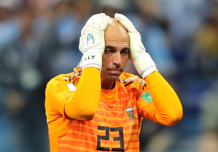 Willy Caballero í öngum sínum eftir mistökin sem gáfu Króatíu mark gegn Argentínu á HM 2018.