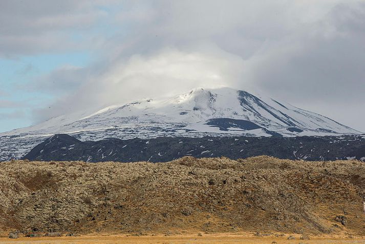 Síðast gaus Hekla í febrúarmánuði árið 2000. Náttúruvársérfræðingur segir að aukin skjálftavirkni í Heklu þurfi ekki endilega að vera fyrirboði goss en Veðurstofa Íslands hefur nýlega stórbætt vöktunarkerfi í nágrenni við eldstöðina en hið nýja vöktunarkerfi sýnir fleiri og minni skjálfta.