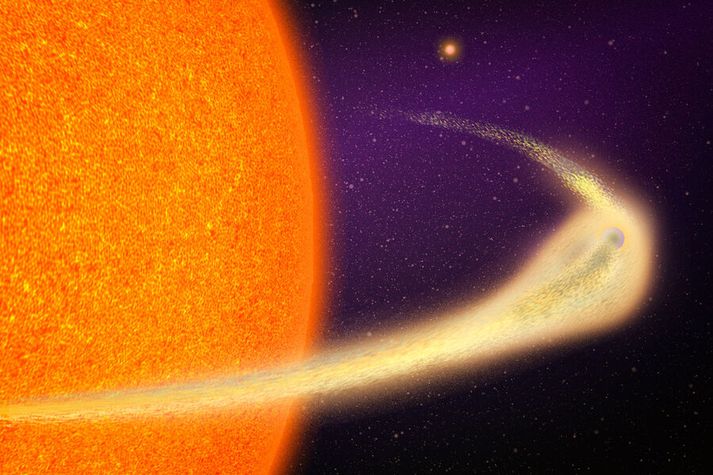 Teikning listamanns af reikistjörnunni BD+05 4868 Ab. Hún skilur eftir sig margra milljón kílómetra langan hala þegar hún gufar upp í hitanum frá móðurstjörnunni. Talið er að stærð reikistjörnunnar sé einhvers staðar á milli Merkúríusar og tunglsins okkar.