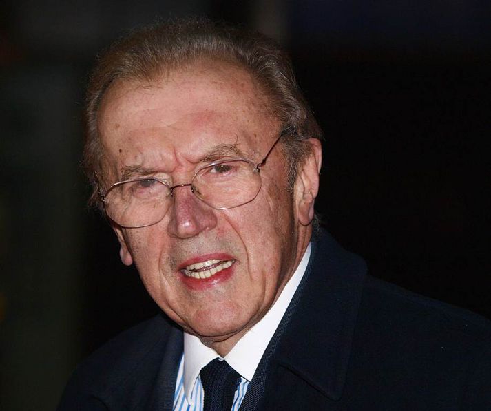 David Frost lést úr hjartaáfalli í gær um borð í skemmtiferðaskipinu Queen Elizabeth.