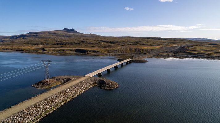 Nýja brúin yfir Þorskafjörð er 260 metra löng en vegtengingar sem fylgja brúnni eru samtals 2,7 kílómetrar.