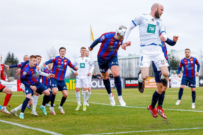 Leiknismenn í baráttunni i heimaleiknum á móti Stjörnunni sem þeir töpuðu 3-0.