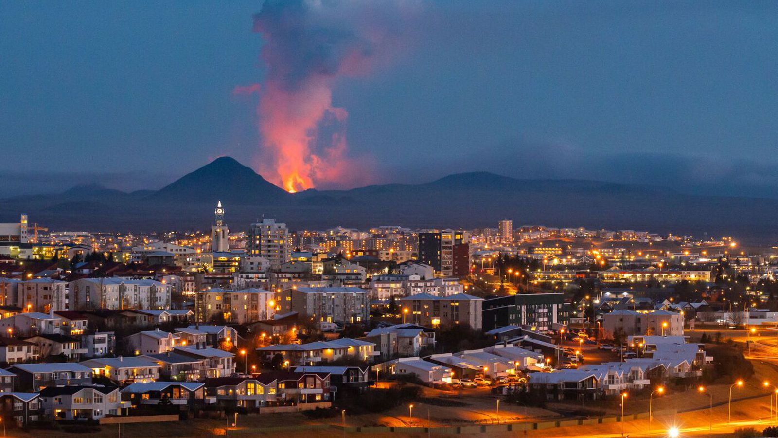 Grinda­vík og Hvera­gerði talin í mestri hættu vegna eld­gosa
