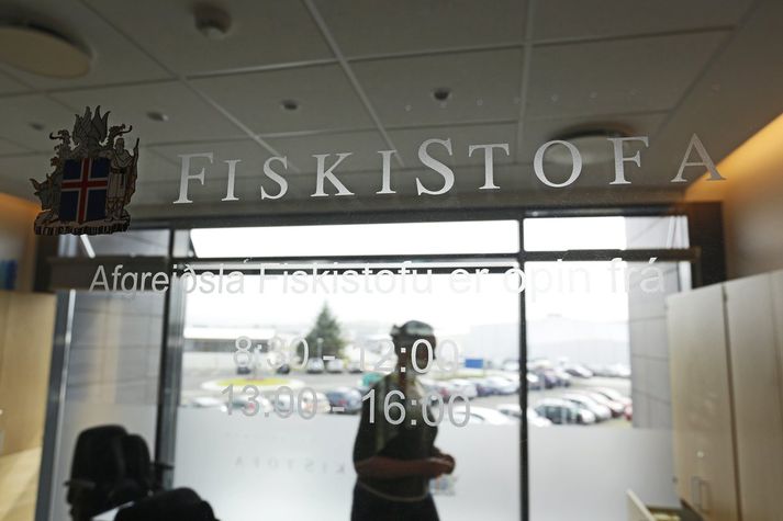 Fiskistofa er með tvær hæðir á leigu í Dalshrauni í Hafnarfirði. Önnur þeirra stendur auð og á meðan ekki tekst að framleigja hana er kostnaður 2 milljónir á mánuði.