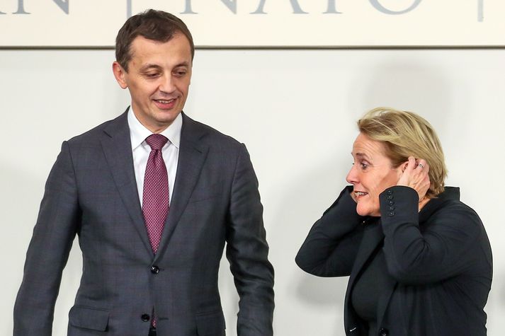 Predrag Boskovic á fundi NATO þegar hann var varnarmálaráðherra Svartfjallalands.