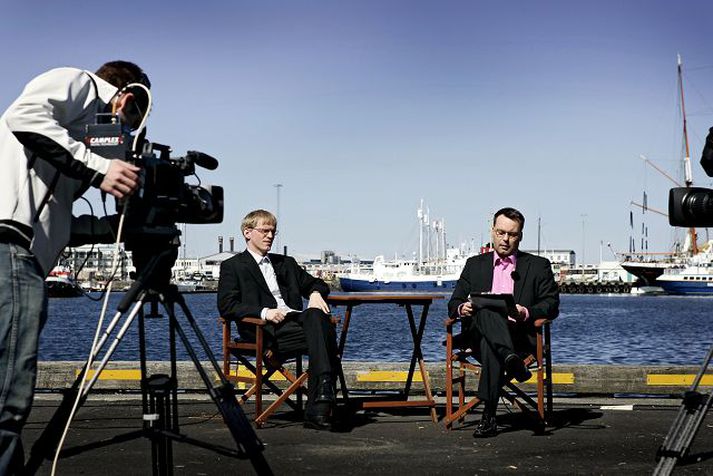 Hádegisfréttir NFS Hafliði Helgason og Þór Jónsson njóta veðurblíðunnar í beinni útsendingu.
