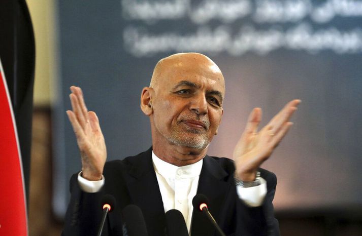 Ashraf Ghani er kominn með hæli í Sameinuðu arabísku furstadæmunum. Landar hans sitja eftir í súpunni undir stjórn talibana sem stýrðu Afganistan með harðri hendi í kringum aldamót.