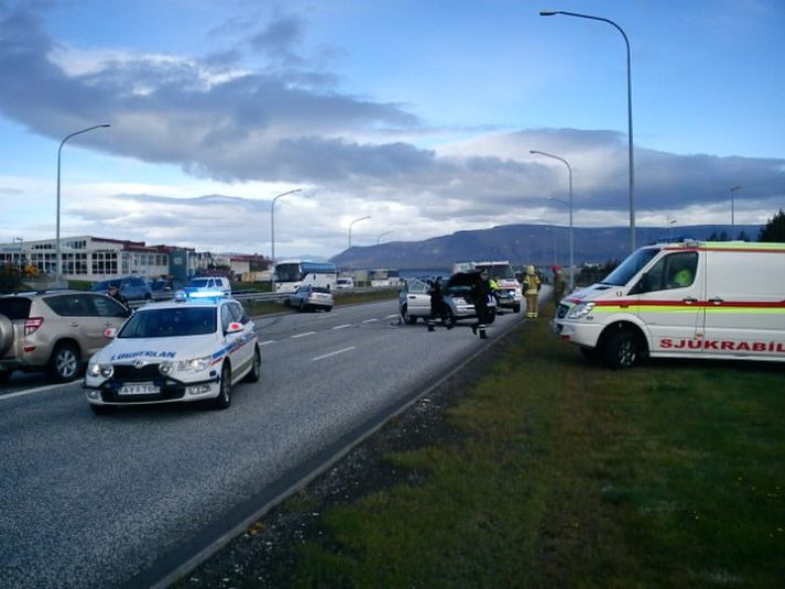 Lögregla og sjúkrabíll mættu á vettvang.