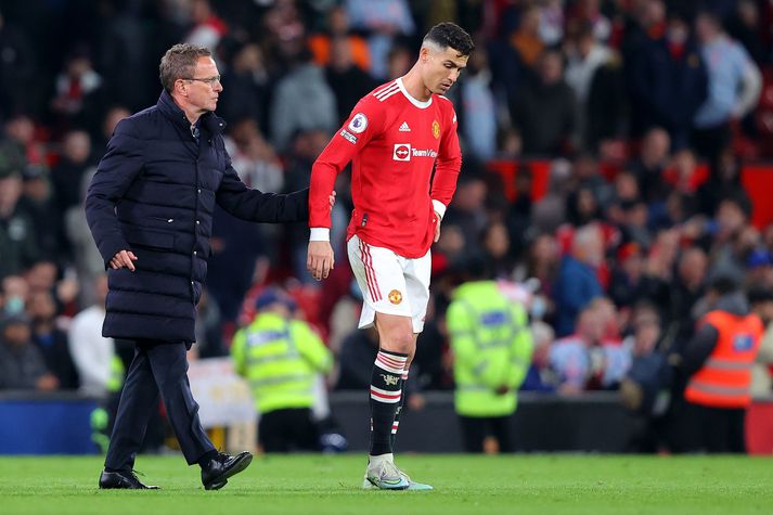 Ralf Rangnick ræðir við Cristiano Ronaldo eftir leik Manchester United á síðasta tímabili.