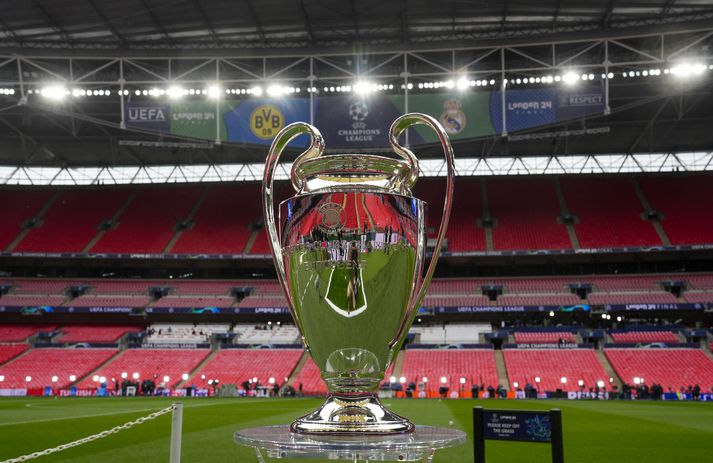 Meistaradeildarbikarinn fer á loft á Wembley í kvöld.