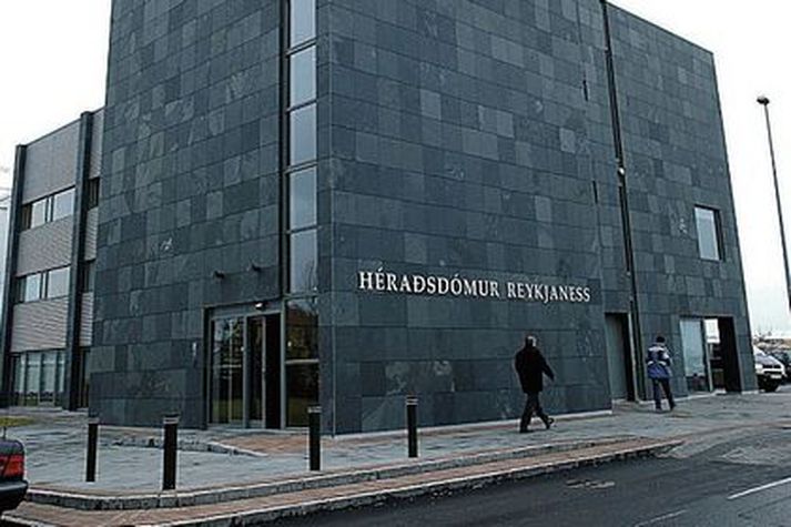 Ákæra embættis sérstaks saksóknara á hendur Friðfinni Ragnari Sigurðssyni, fyrrverandi framkvæmdastjóra Glitnis, var þingfest í Héraðsdómi Reykjaness í morgun.