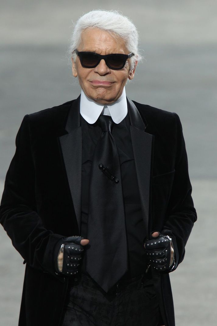 Karl Lagerfeld er með einkennandi fatastíl.