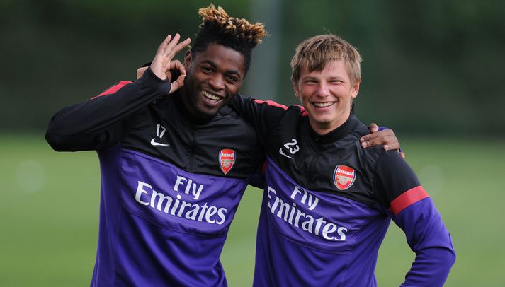 Andrei Arshavin og Alex Song.