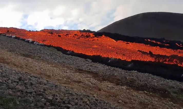 Hraunið rann niður hlíðina niður í Nátthaga.