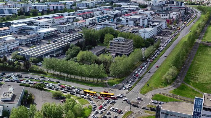 Þessi mynd er tekin af Suðurlandsbraut á sjötta tímanum.