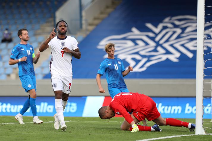 Raheem Sterling fagnar marki gegn Íslendingum síðastliðinn september.