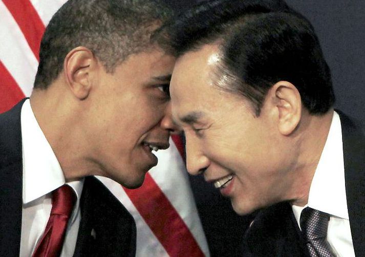 Obama ræddi við forseta Suður-Kóreu í London og taldi nauðsynlegt að koma á friði og stöðugleika á Kóreuskaga.Fréttablaðið/ap