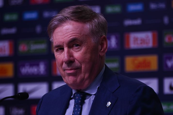 Carlo Ancelotti, landsliðsþjálfari Brasilíu, sposkur á blaðamannafundi.