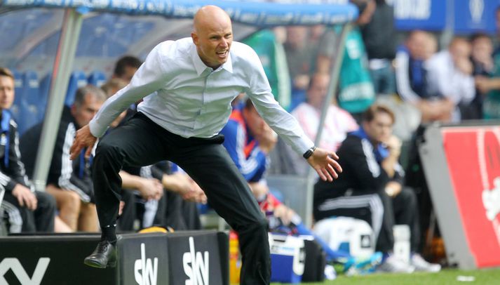 Stale Solbakken á hliðarlínunni með 1. FC Köln.