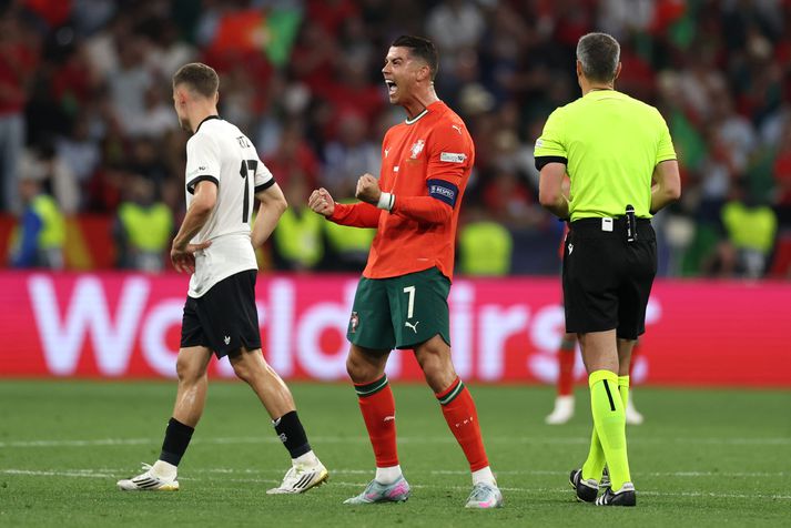 Cristiano Ronaldo fagnar sigurmarki sínu á Allianz Arena í kvöld.