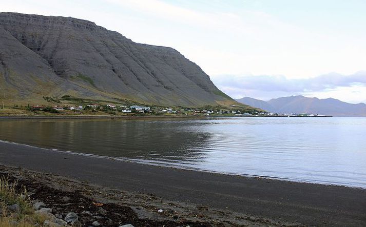 Vandi fylgir vegsemd hverri en nú þegar vel árar á Bíldudal ríkir þar húsnæðisskortur sem kemur nokkuð spánskt fyrir sjónir þegar mörg hús eru löngum mannlaus.