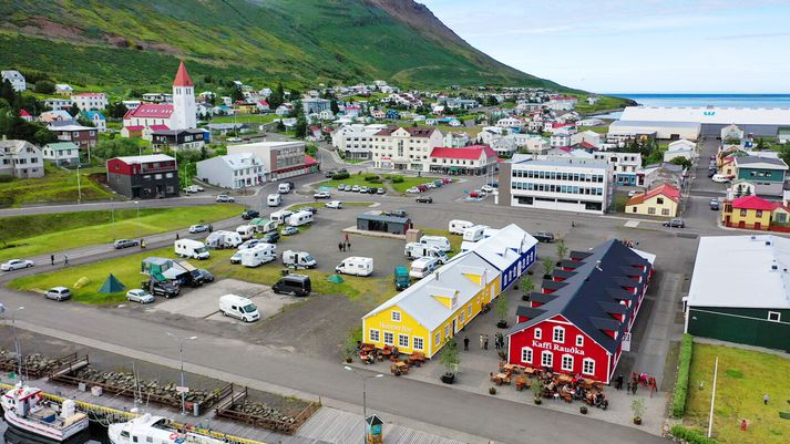Í umsókn Samkaupa og KSK eigna var gert ráð fyrir uppbyggingu á því svæði þar sem nú er tjaldsvæði í miðbænum.