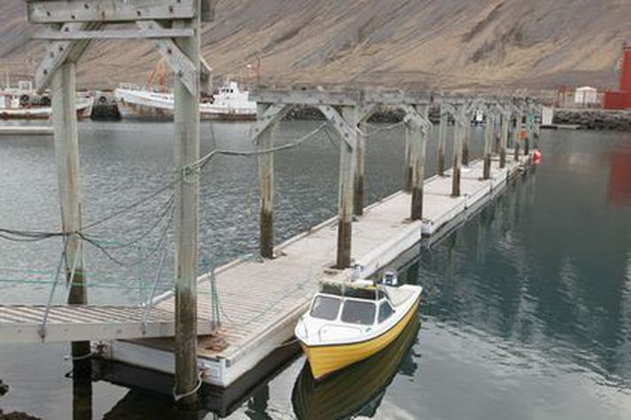 Það er tómlegt um að litast á bryggjunni meðan strandveiðar standa yfir.