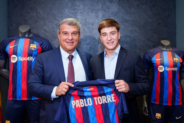 Pablo Torre ásamt Joan Laporta, forseta Barcelona.