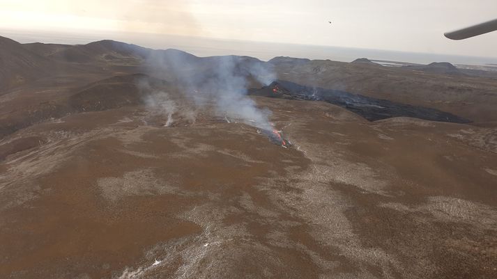 Líklegt er að um tvær sprungur sé að ræða.