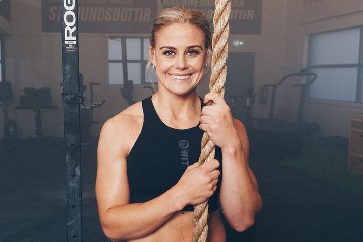 Sara Sigmundsdóttir komst síðast á verðlaunpall á heimsleikunum árið 2016. Hún hefur síðan þá upplifað hver vonbrigðin á fætur öðrum á heimsleikunum en nú hefur hún fundið þjálfarann sem á að ná því besta út úr henni á úrslitastundu.