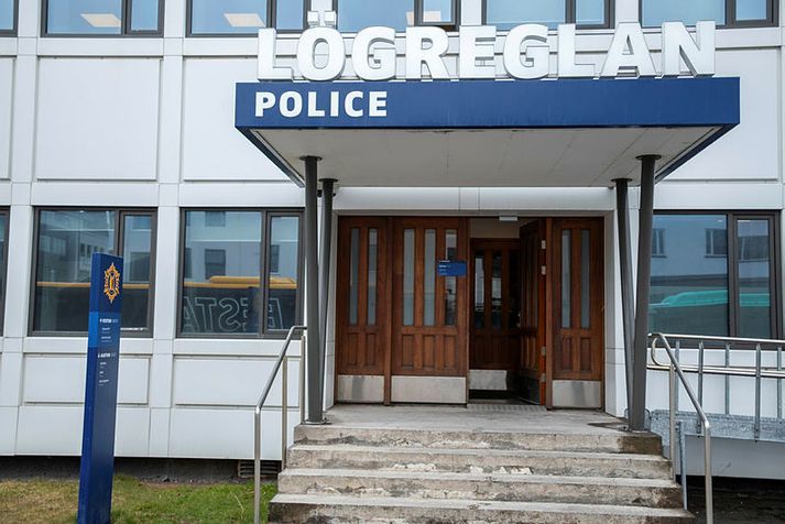 Lögreglustöðin við Hverfisgötu.