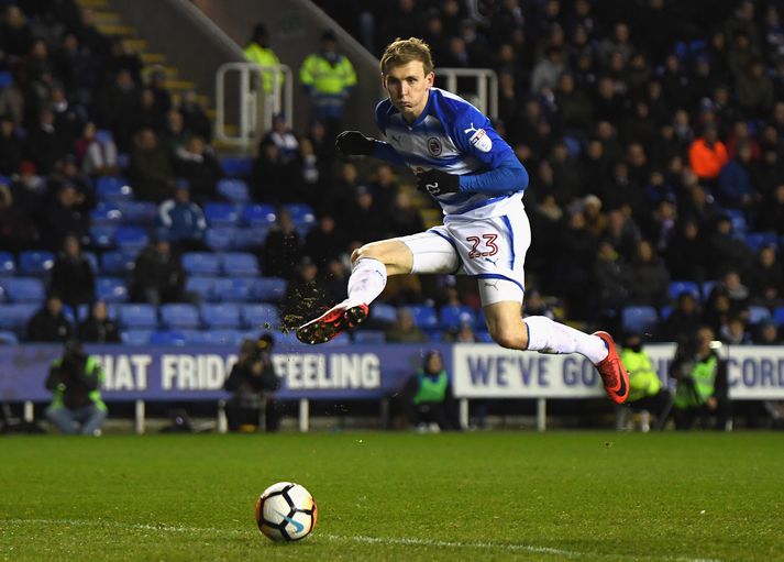 Jón Daði Böðvarsson í leik með Reading. Hann er á leið á Old Trafford.