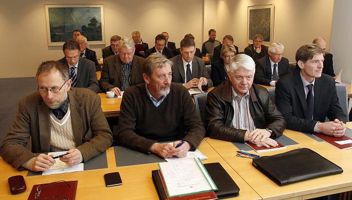Samvinnumenn úr kaupfélögum um allt land komu saman í gær. Þeir ætla að rannsaka hvað kom fyrir í Gift, þar sem milljarðar gufuðu upp. 