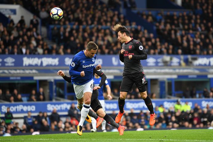 Özil kemur Arsenal í 2-1