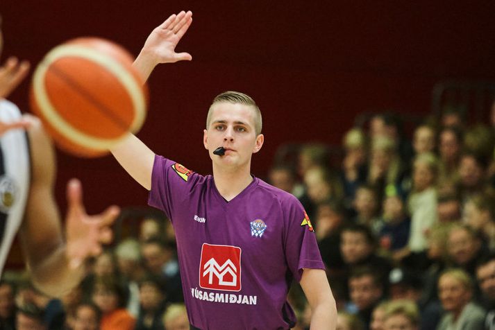 Ísak Ernir Kristinsson dæmir með Sigmundi Má og Kristni Óskarssyni, föður sínum, í staðinn á föstudaginn.