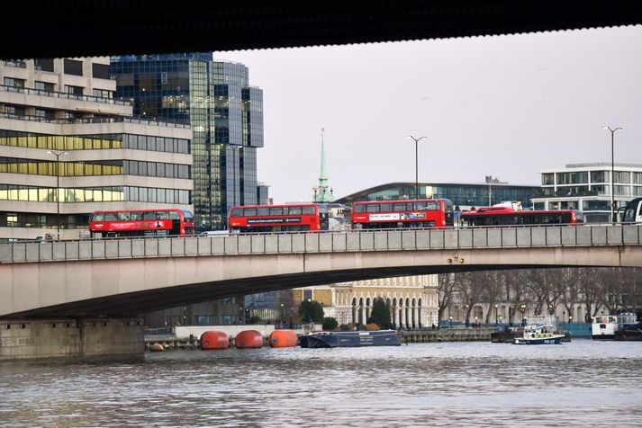 Árásarmaðurinn var stöðvaður á London Bridge.