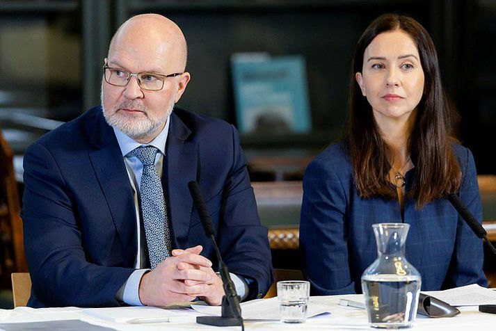 Þórarinn G. Pétursson, varaseðlabankastjóri peningastefnu og Karen Áslaug Vignisdóttir, aðalhagfræðingur og framkvæmdastjóri sviðs hagfræði- og peningastefnu.