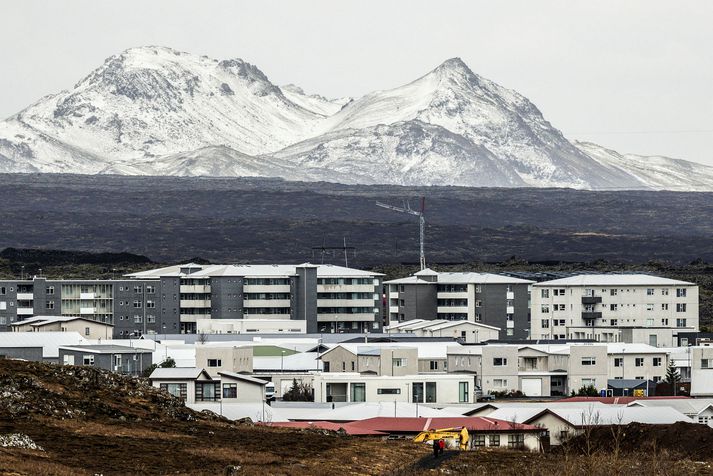 Hs Veitur segja útilokað að rafmagnsleysi hafi orðið í Hafnarfirði í morgun og gær vegna jarðhræringa á Reykjanesi. 