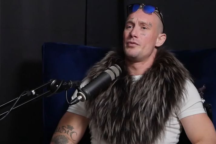 Lexi Picasso segist hafa flúið djöfla sína og áföll með því að ofkeyra sig í lyftingum. Hann missti lóð á höfuðið og skaddaðist á mænu.