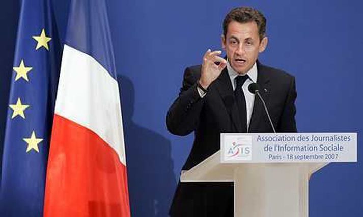 Sarkozy Frakklandsforseti fer til Bretlands í dag.