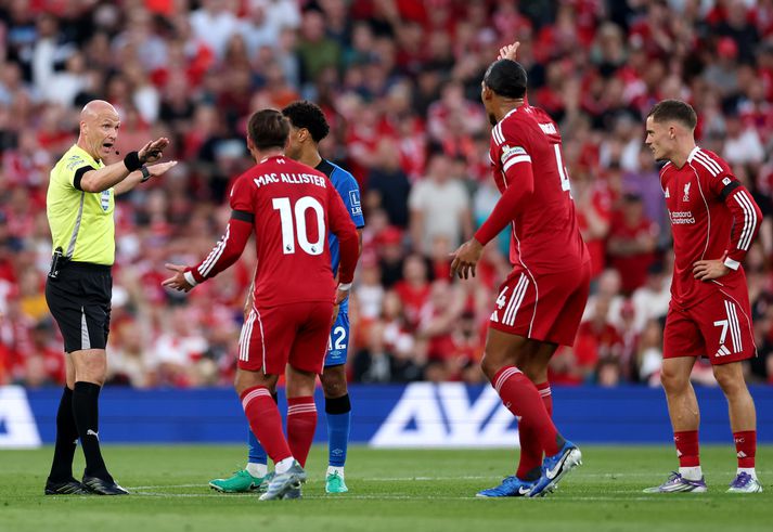 Liverpool vildi sjá hendi dæmda en dómarinn var ósammála. 